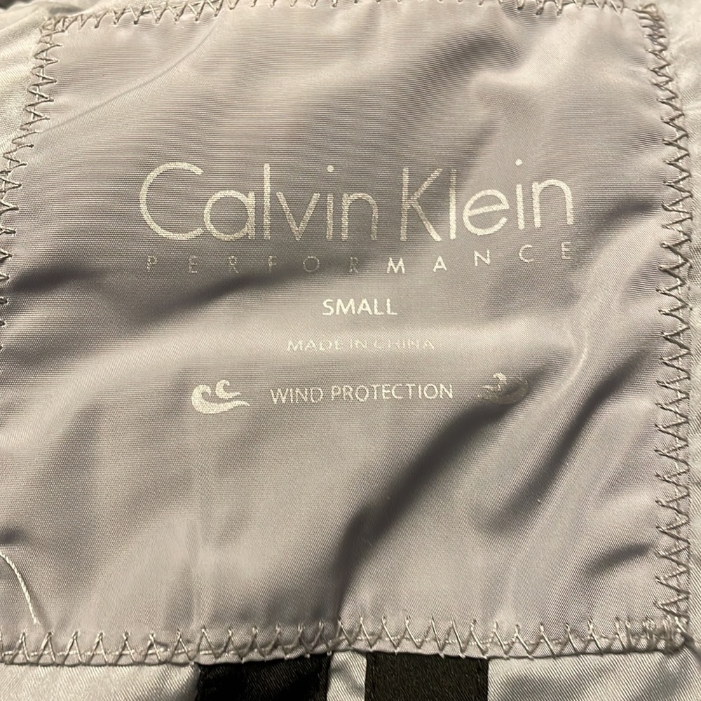 Calvin Klein performance puffer vest jacket in Ice - Picture 8 of 9
